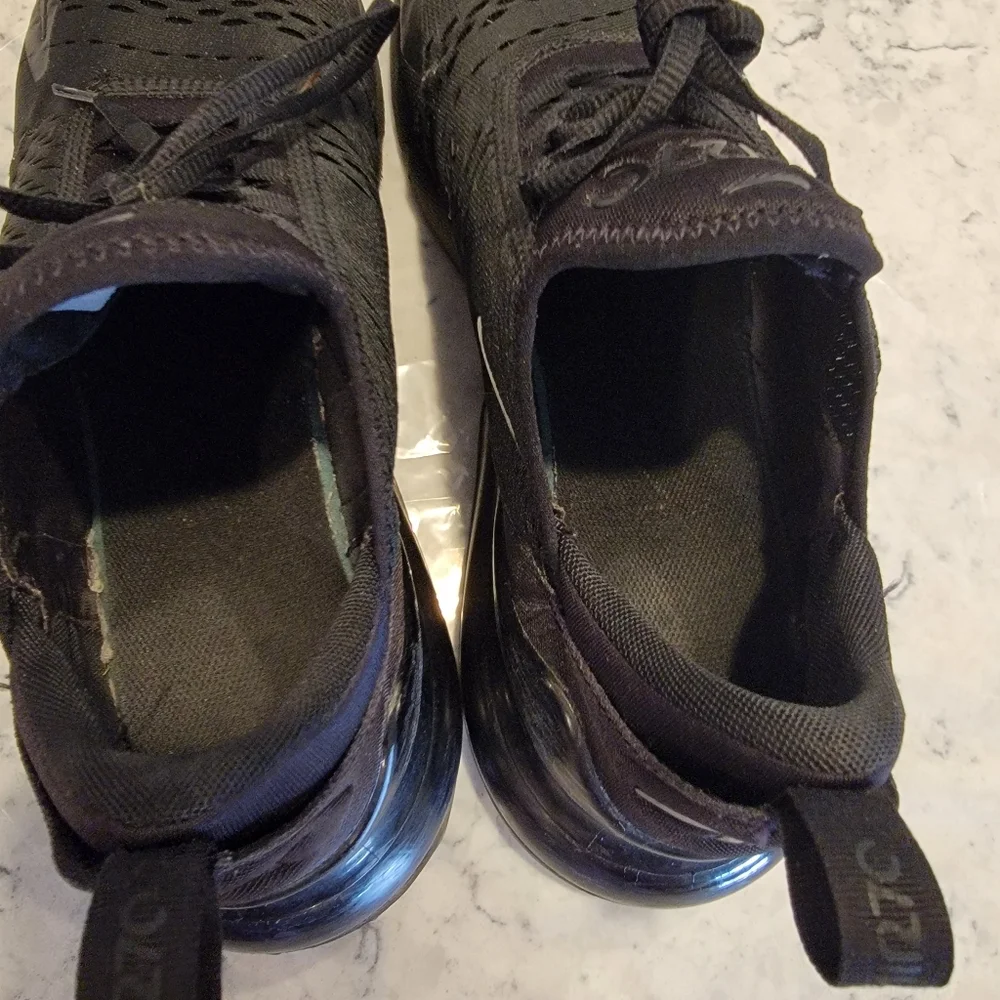 Nike Air Max 270 Mens 11.5 Triple Black Running Shoes Sneakers AH8050-005 - Picture 6 of 16